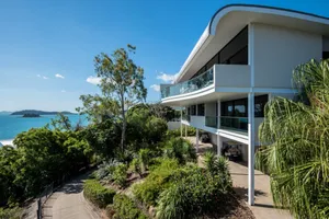 Image of Waves 1 Hamilton Island - Ocean Views and buggy