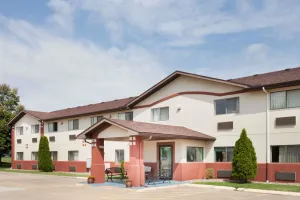 Image of Super 8 by Wyndham Washington/Peoria Area