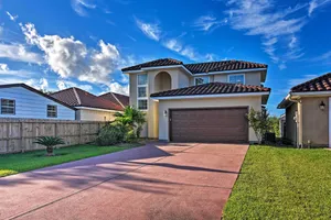 Image of Walk to Ocean Lakefront Dickinson Stucco House!
