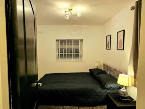 Image of Cosy 2 Bed Flat 1 in Bridgend