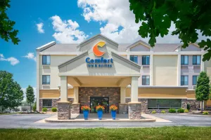Image of Comfort Inn & Suites Kansas City - Northeast
