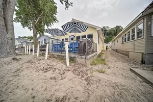 Image of 1 Mi to Presque Isle Waterfront Lake Erie Cottage