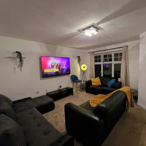 Image of Stylish Family & Pet-Friendly 3BR House in Manchester