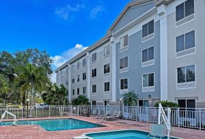 Image of Comfort Inn & Suites Sarasota I75