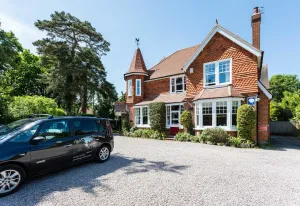 Image of The Lawn Guest House Gatwick