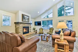 Image of Family-Friendly Packwood Retreat with Deck!