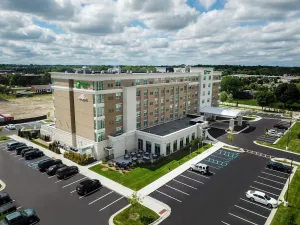 Image of Holiday Inn & Suites - Farmington Hills - Detroit NW by IHG