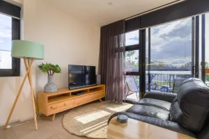 Image of Cosy 2-bed Bridgeview Apartments with River View