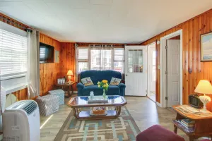 Image of Cozy Hampton Cottage - Walk to Beaches and Marina!