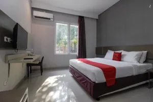 Image of RedDoorz near Goa Sunyaragi