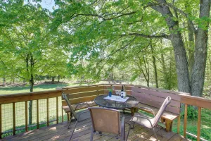 Image of Updated Home with Deck 2 Mi to Sister Bay Beach!