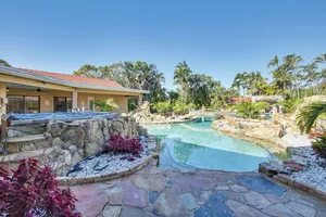 Image of Pool & Hot Tub: Spacious Villa in Coral Springs!