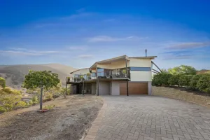 Image of Tree Top Views - Magnificent 4 Bedroom House - 3 Minutes to MONA