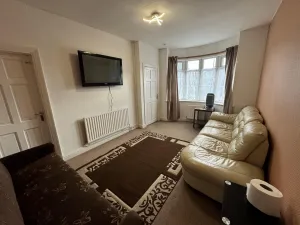Image of Charming Stoke House With 2 Nice Bedrooms
