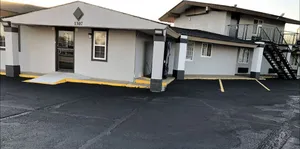 Image of Deluxe Inn & Suites By OYO Miami OK