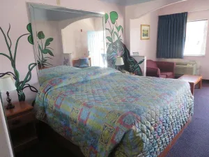 Image of Travelers Inn and Suites Liberty