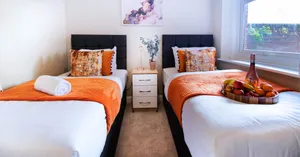 Image of 2 Bedroom Town Center Apartment With FREE Parking By REDWOOD STAYS