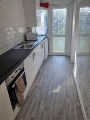 Image of 4 Bed House - Sleeps 8 - Parking - Wifi