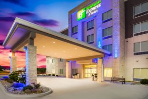 Image of Holiday Inn Express & Suites Litchfield by IHG