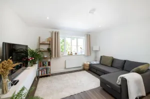 Image of 2 Bedroom 2 Bathrooms Parking Electric Charger Juliet Balcony Close to Reigate Station Centre - 2230