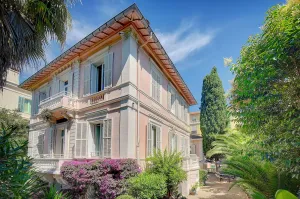 Image of Villa Claudia Hotel Cannes Centre - Parking