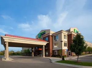 Image of Holiday Inn Express & Suites Detroit - Farmington Hills by IHG