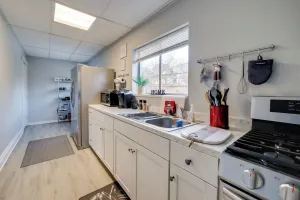 Image of 5 Mi to Dtwn: Pittsburgh Apt w/ Balcony