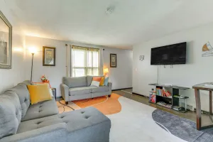 Image of 4 Mi to Dtwn: Family Home in Buffalo