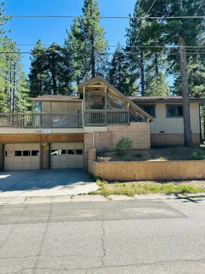 Image of Golden Dust 3 Bedroom Home by RedAwning