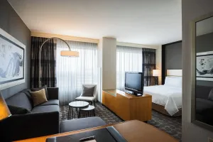 Image of Renaissance Chicago O'Hare Suites Hotel