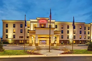 Image of Hampton Inn & Suites Lansing West
