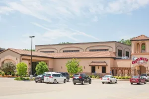 Image of Ramada by Wyndham Des Moines Tropics Resort & Conference Ctr