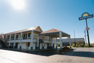Image of Days Inn by Wyndham Monroe, Louisiana