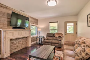 Image of Cozy Cottage Yard and Deck, Walk to Downtown!