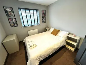 Image of Leamington Spa-3 Bed-Sleeps 6-Garden-Pets-Parking
