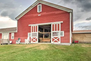 Image of Classic Cape-style Farmhouse on 550-acre Vineyard!