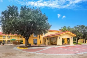 Image of Super 8 by Wyndham Eagle Pass