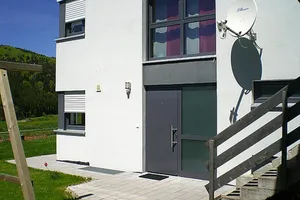 Image of Bright apartment with garden