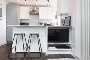 Image of JOIVY Contemporary Royal Mile Apartment with Balcony