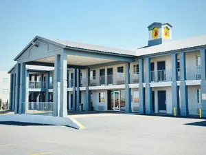 Image of Super 8 by Wyndham Van Horn
