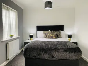 Image of "Fishermans House" By Greenstay Serviced Accommodation - Large 4 Bed House With Parking - The Perfect Choice For Contractors, Families & Mixed Groups