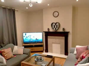 Image of Spacious 3bed House in Walsall With Parking Onsite