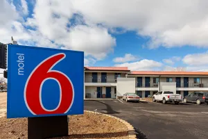 Image of Motel 6-Show Low, AZ
