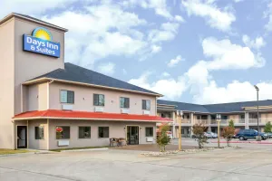Image of Days Inn & Suites by Wyndham Madisonville