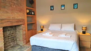 Image of 5 Bed, 2 Bath Home + Terrace, Garden & Parking