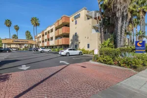 Image of Comfort Inn & Suites Huntington Beach