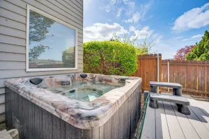 Image of 2 Mi to Badger Mountain: Hot Tub Haven!