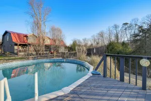 Image of Cozy Cottage w/ Pool Btwn Knoxville & Pigeon Forge