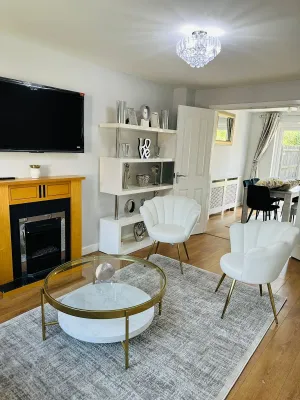 Image of HouseSleeps5-Parking-Garden-PrivateEntrance