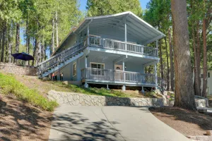 Image of 12 Mi to Apple Hill Family-Friendly Cabin Retreat
